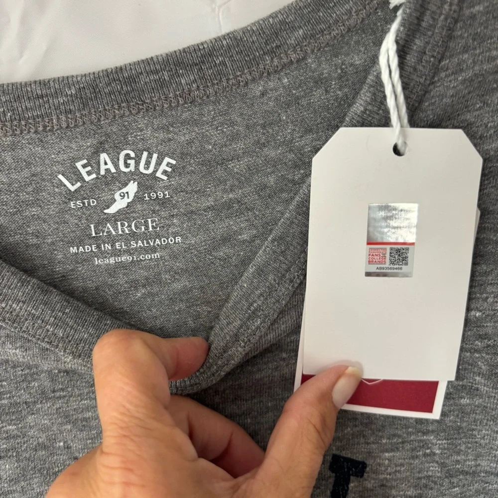 NWT League UNH Wildcats Gray T-Shirt SZ L - Picture 4 of 8